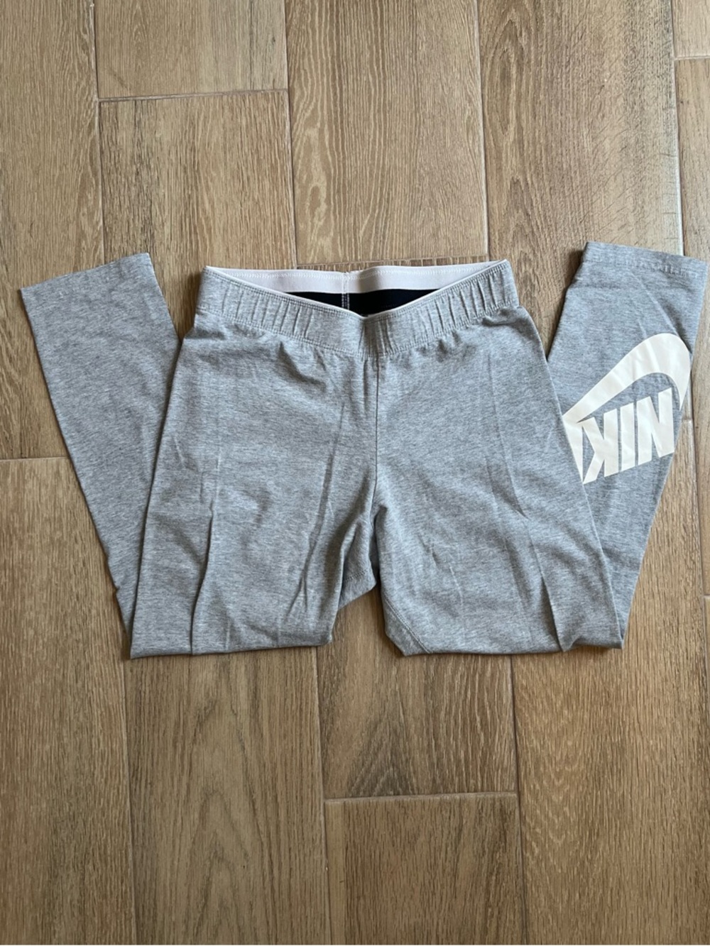 Nike Cropped Graphic Leggings